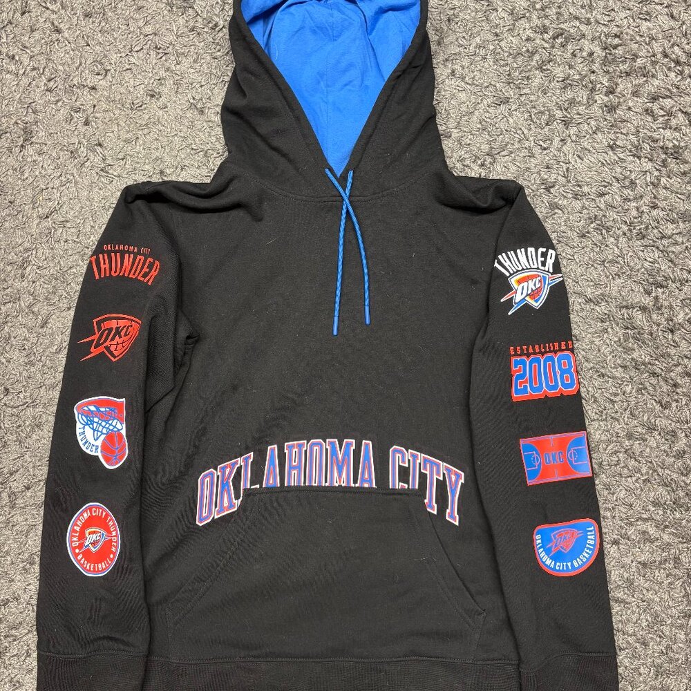 NBA OKC Oklahoma City Thunder Men’s Medium Graphic Black Logo Hoodie Fanatics